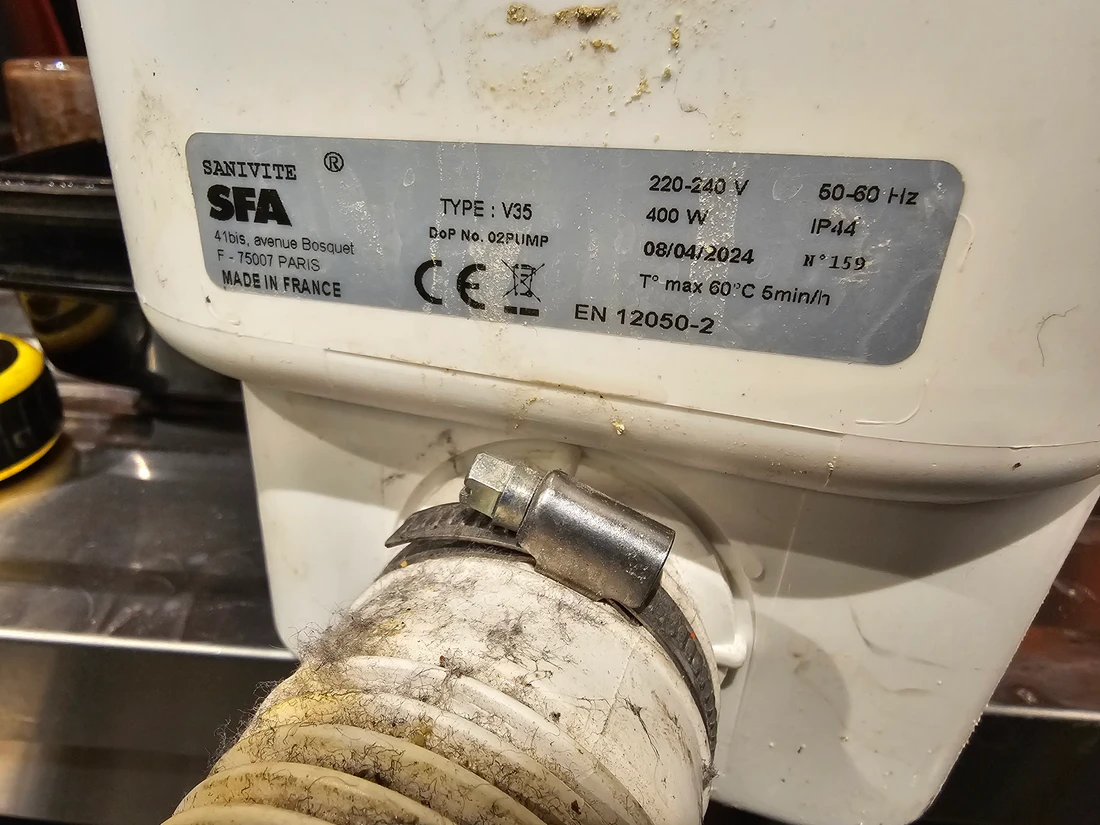 Tabliczka znamionowa pompy do ścieków SFA Sanivite V35 — 400 W, IP44, norma EN 12050-2
